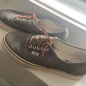 Vans   OFF THE WALL Gray NEW Lace Up - Men Size 9 / ladies 10.5